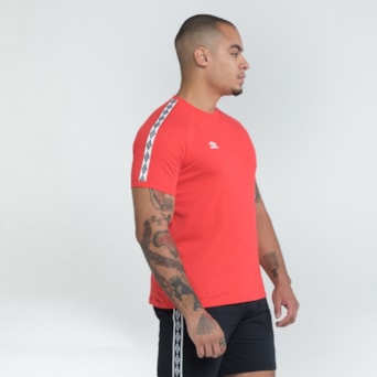 Camiseta Umbro Essence Esportiva - Masculino